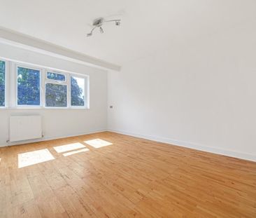 East Walk, East Barnet EN4 - Photo 2