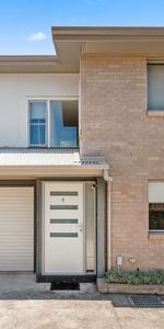 Modern design, spacious, and air-conditioned. - Photo 4