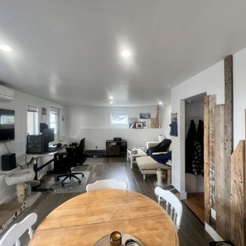 1875 Shore Road – WATERFRONT 1 BEDROOM 1 BATH BRIGHT UNIT AVAILABLE JUNE 1ST - Photo 1