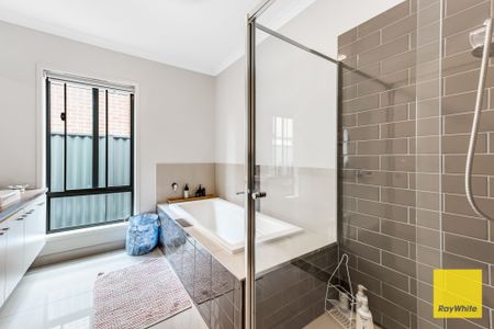 Luxurious Family Home - Photo 4