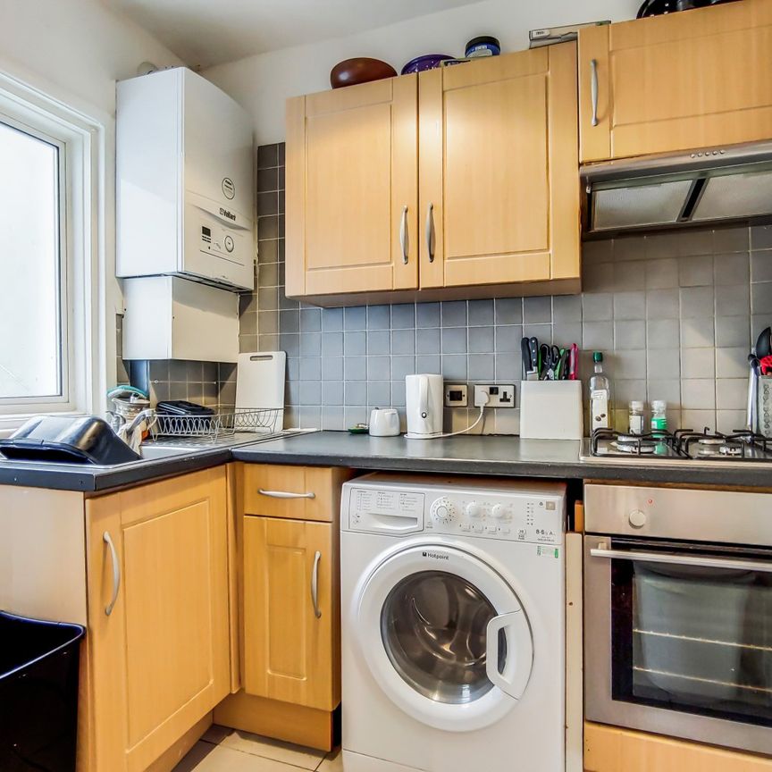 Munster Road, London, SW6 flat to rent - Photo 1