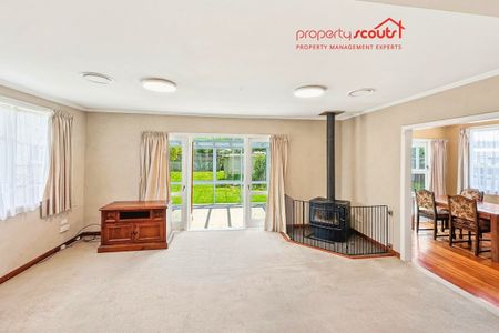 Spacious 4 Bedroom Family Home in Avalon - Photo 4