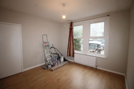 Roberts Road, High Wycombe - Photo 2