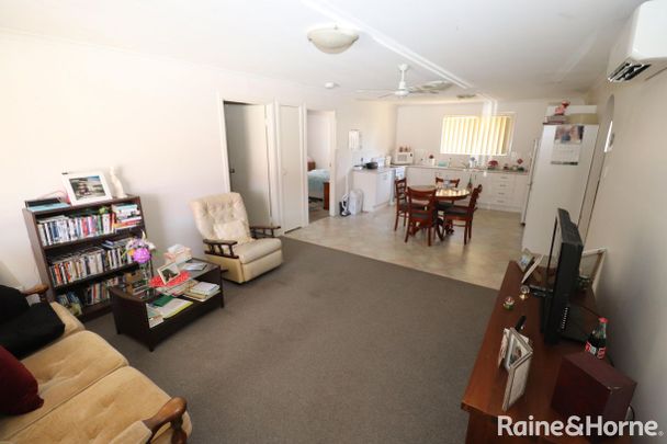 Tidy Unit Close to Town - Photo 1