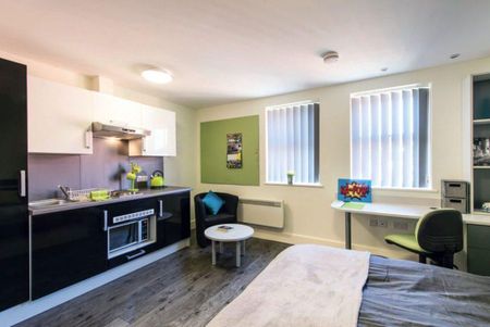 1 bedroom in a flat share to rent - Photo 2