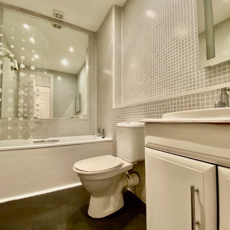 3 bedroom flat to rent - Photo 1