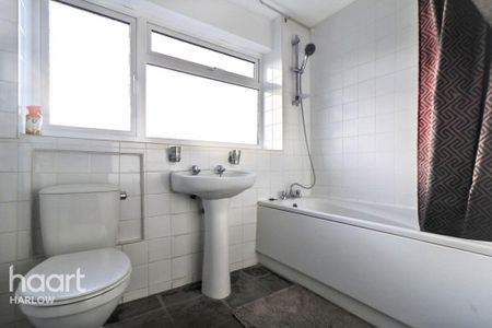 3 bedroom terraced house to rent - Photo 3