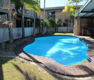 Tidy Unit, close to CBD and beach - POOL IN COMPLEX! - Photo 2