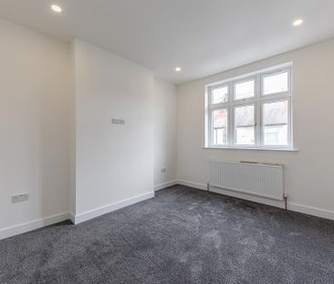 2 bedroom end of terrace house to rent - Photo 3