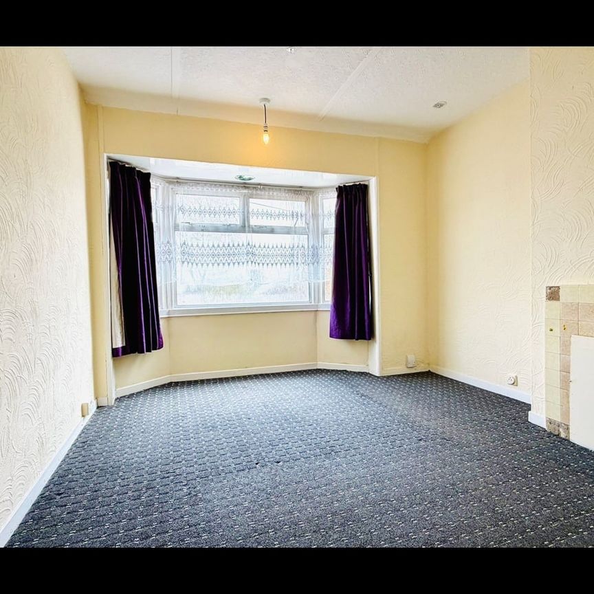 4 Bed Semi-Detached House, Layfield Crescent, NW4 - Photo 1