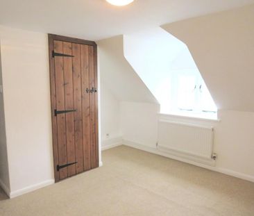 3 bedroom character property to rent - Photo 5