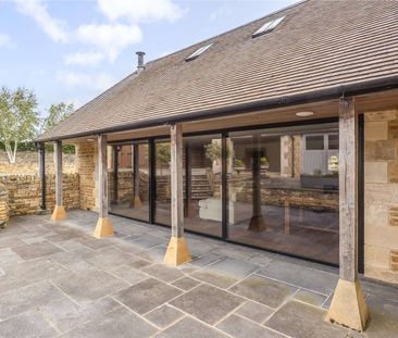 Spacious barn conversion near the popular Cotswold village of Bledi... - Photo 3