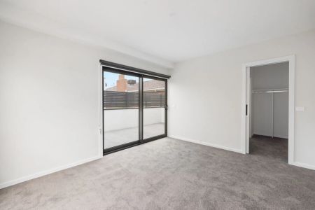 Stylish, Light-Filled Living in Safety Beach - Photo 3