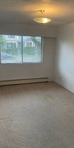 ****KITS****1 bdrm in a shared suite **** - Photo 3