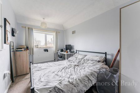 4 bedroom semi-detached house to rent - Photo 4