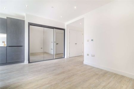 Unfurnished south-facing studio apartment - Photo 2
