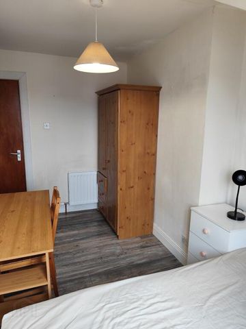 One Double Bedroom Available, 5 Magdala Street, Belfast, BT7 1PU - Photo 4