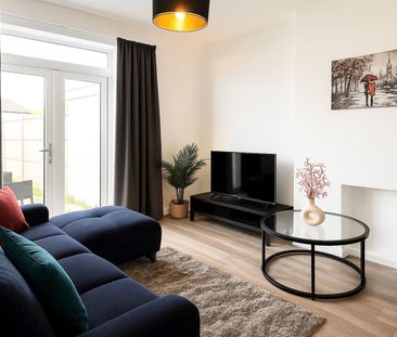 3 Bed Terraced House, Links Avenue, SM4 - Photo 2