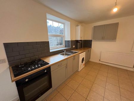 2 bedroom flat to rent - Photo 4