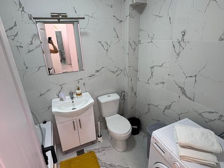Inchiriez garsoniera in regim hotelier - Militari residence - Fotografie 4
