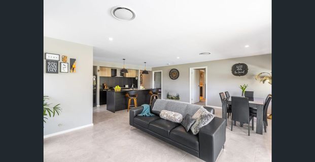 Modern Family Living in Sought-After Heritage Parc - Swim Spa, Ducted Air Con, Solar Panels - Photo 1