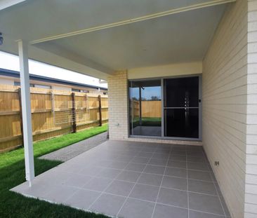 Charming Family Home in Park Ridge - Photo 2