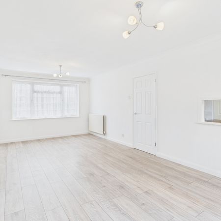 3 bed detached house to rent in Stocklands Way, Prestwood, Great Missenden, Buckinghamshire, HP16 0SJ - Photo 4