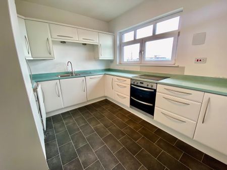 3 bedroom apartment to rent - Photo 2