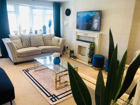 3 bedroom semi-detached house to rent - Photo 2