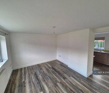 3 bedroom semi-detached house to rent - Photo 2