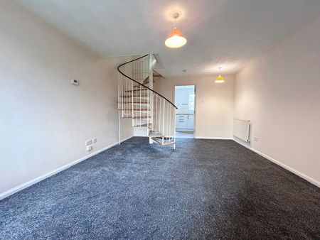 Terraced House to rent on - Photo 2