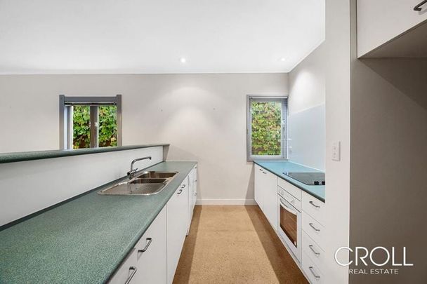 Spacious Two Bed Plus Sunroom Apartment - Photo 1