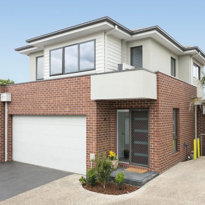 Stylish Three Bedroom Home - Photo 1