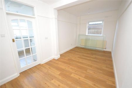 5 bedroom semi-detached house to rent - Photo 2