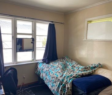 24 Mabey Road, Avalon - Photo 1