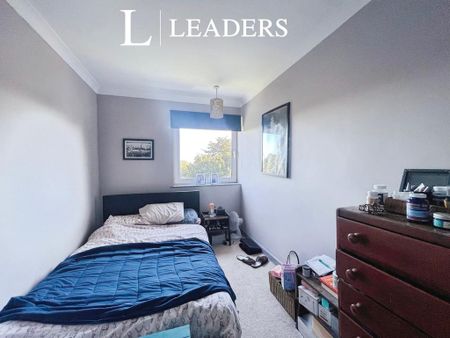 3 bedroom flat to rent - Photo 4