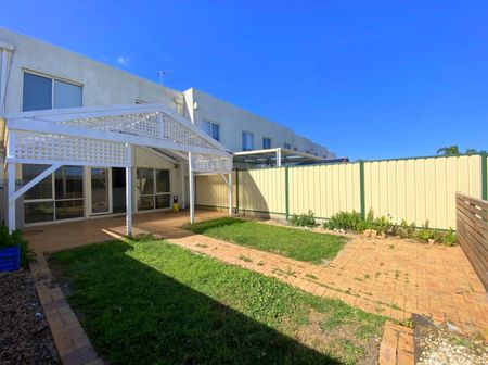 4 Bedroom Spacious Family Home! - Photo 5