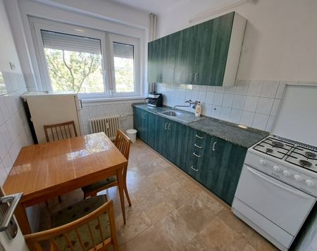 Kiadó bútorozatlan belvárosi lakás - Fotó 3