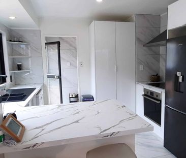 Stylish 3 Bedroom - Photo 1