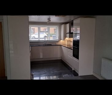 4 Bed Semi-Detached House, Woodside Grange Road, N12 - Photo 6