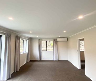 Near new family home - Photo 4