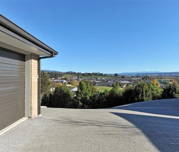 Executive 3 bedroom 2 bathroom home - Photo 1