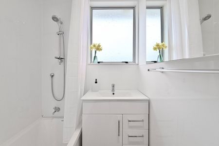 Tidy Family Home in Walton Way - Photo 5