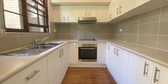 Three Bedroom Townhouse - Photo 3