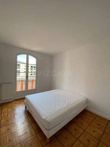 Location Appartement 5 pièces 143m² NICE 06300 - Photo 3