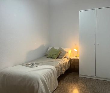 Carrer de Pere Cabanes, Valencia, Valencian Community 46019 - Photo 2