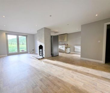 2 bedroom detached bungalow to rent - Photo 3