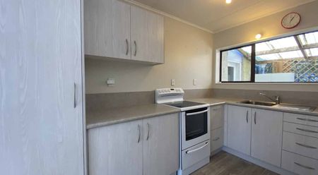 TAWHERO - 2 BEDROOMS - Photo 2