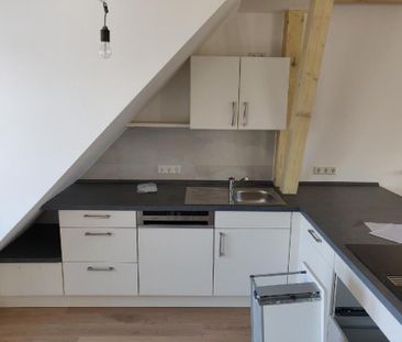 O271W4 - Moderne 3-Raum Wohnung im Dachgeschoss mit Kamin, EBK, 2 B... - Foto 1