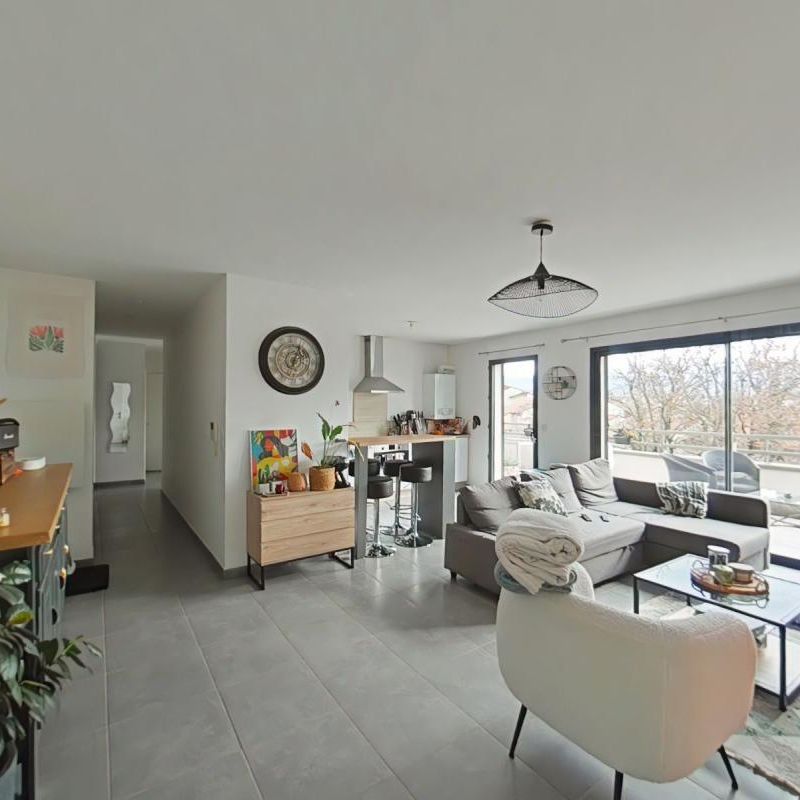 Location Appartement 3 pièces 75m² ROMANS SUR ISERE 26100 - Photo 1